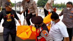 Diduga Kelaparan, Pria Misterius Tewas di Panggung Alun-Alun Ponorogo