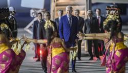 Joe Biden Disambut Tari Pendet saat Tiba di Bali