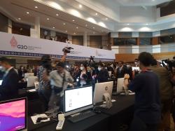 Jokowi Tiba-tiba Kunjungi Media Center KTT G20, Ada Apa?