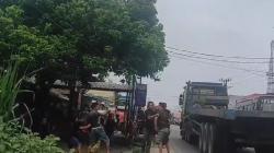 Aksi Baku Hantam Sopir dan Mandor Terminal di Jalinsum Jadi Tontonan Warga