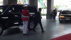 PM Inggris Rishi Sunak Tampil Beda Naik SUV ke Venue KTT G20