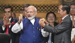 Presiden Jokowi Serahkan Palu Kepemimpinan G20 ke PM India Narendra Modi