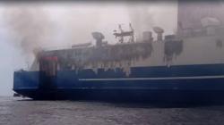 KMP Mutiara Timur Terbakar di Selat Bali hendak Menuju Pelabuhan Gili Mas Lembar<
