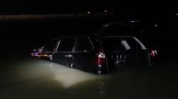 Lupa Matikan Mesin, Minibus di Bangka Barat Terjun ke Laut