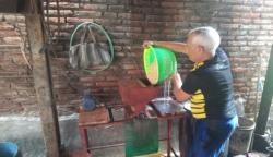 Cegah Kenaikan Harga, Pemkab Batang Gelontorkan 1 Ton Kedelai ke Pedagang Tempe