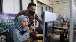 Belasan Tuna Rungu Ikuti Ujian SIM, Polres Pemalang Sediakan Penerjemah