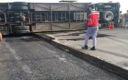 Bus Rombongan Paskibra asal Muara Enim Terguling di Tol Terpeka, Kunjungan Wisata Dibatalkan 