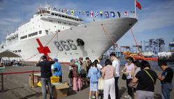 Kapal Peace Ark Tentara China Layani Pengobatan Gratis Warga Keturunan di Tanjung Priok