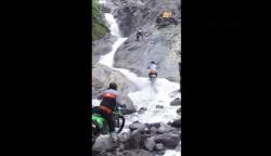 Pemotor Trail Viral di Kali Pahit Kawah Ijen Tuai Kecaman, BBKSDA: Bisa Kena Pidana