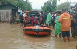 Banjir Besar Rendam 3 Kecamatan di Polman Sulbar, Warga Diungsikan
