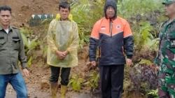 Material Longsor Tutup Jalan Lintas Barat Sumatera, Kendaraan dari Padangsidimpuan- Sibolga Macet