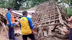 4 Rumah di Situbondo Porak-poranda Diterjang Hujan dan Angin Kencang