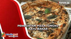 Mengintip Pembuatan Pizza yang Dibakar di Tungku Kayu Bakar