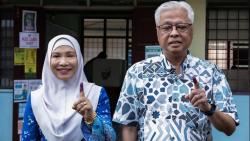 PM Ismail Sabri Yaakob dan Keluarga Nyoblos di Pahang, Kompak Pakai Baju Biru Putih