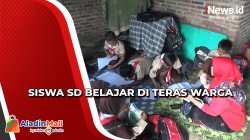 Siswa SD di Pekalongan Terpaksa Belajar di Teras Warga karena Sekolah Sering Banjir