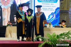 Hebat! Mahasiswa Disabilitas Ini Lulus Cumlaude S1 dan Raih Beasiswa S2