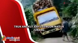 Inilah  Detik-Detik Truk Masuk Jurang Terekam Video Amatir di Jember