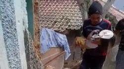  Beredar Video di WAG Korban Gempa Cianjur Terkapar di Depan Rumah Roboh <