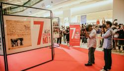 Gaya Menteri PUPR dan Menkes jadi Fotografer pada Pameran 7 Citizen No 1