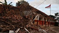 Penampakan Bangunan Sekolah Roboh Diguncang Gempa Magnitudo 5.6 Cianjur