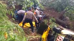 Gempa Cianjur, 16 Anjing Pelacak Cari Korban Tertimbun Longsor dan Bangunan<