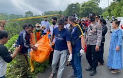 Polisi Temukan 4 Luka Sayat pada Leher dan Wajah Mayat Terbungkus Karpet di Mojokerto