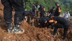Pencarian Korban Tertimbun Longsor akibat Gempa Cianjur Terus Dilakukan<