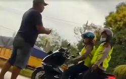 Video Viral Arogansi 2 Polisi di Batanghari, Pukul Dada dan Tendang Perut Warga<