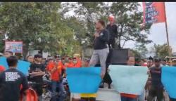 Surat Rekom Bacakades Tak Segera Diberikan, Ratusan Warga Geruduk Kantor Desa Manggis