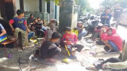 Listrik Masih Padam, Genset Keliling Jadi Andalan Warga Cugenang Cianjur untuk Ngecas HP<