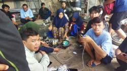 Warga Cianjur Bergantian Ngecas HP Pakai Genset Keliling gegara Listrik Masih Padam<