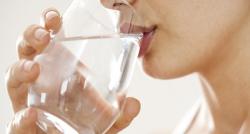 Suka Merasa Mual saat Minum Air Putih? Jangan Sepelekan, Bisa Jadi Ini Penyebabnya!