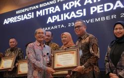 Implementasikan Media Pemberantasan Korupsi, bank bjb Raih Penghargaan Mitra KPK<