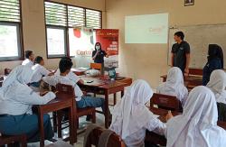 Tingkatkan Kualitas Lulusan, SMKN 2 Pengasih Datangkan Guru Tamu dari Industri Furnitur