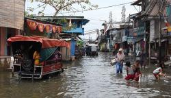 Kawasan Pesisir Jakarta Diterjang Banjir Rob