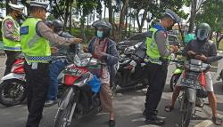 Polantas Gelar Razia Kendaraan Bermotor, Penunggak Pajak Bayar di Tempat