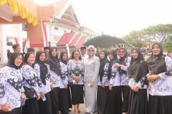 Wabup dan Ketua TP PKK Pasangkayu Hadiri Upacara Hari Guru Nasional 2022