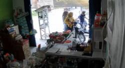 Aksi Begal Payudara di Pangkalan Bun Terekam CCTV hingga Viral di Media Sosial