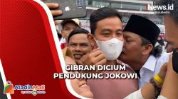 Diserbu Relawan Jokowi saat di GBK, Gibran Dicium Pria Berpeci Hitam