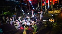 Konser Musik Orkestra Digelar di Lereng Gunung Ciremai Kuningan, Warga Terhipnotis