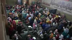 Demi Dapat BLT, Emak-emak di Padalarang KBB Rela Antre dan Berdesak-desakan<