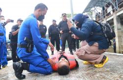 Masuk Wilayah Rawan Bencana, Anggota Polda DIY Dilatih Kemampuan SAR di Waduk Sermo