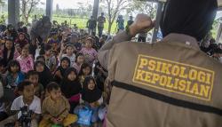 Polri Berikan Terapi Trauma Healing kepada Anak-Anak Korban Gempa Cianjur