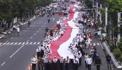 Ribuan Orang Ikuti Kirab Merah Putih Bhinneka Tunggal Ika di Kota Semarang
