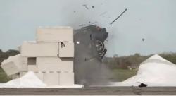 Ngeri, Begini Jadinya Bila Mobil Menabrak Tembok dengan Kecepatan 150 Km per Jam