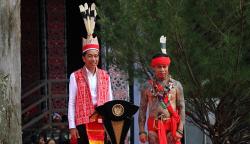 Presiden Jokowi Temui Pasukan Merah, Minta Suku Dayak Dukung Pembangunan IKN