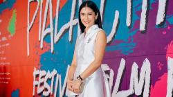 Intip Potret Cantik Dian Sastrowardoyo di Red Carpet FFI 2022 di Sini, Memukau dengan Batik!