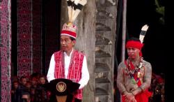 Jokowi Sebut Dukungan Masyarakat Dayak Sangat Penting untuk Kelancaran Pembangunan IKN