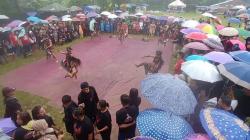 Pentas Kuda Lumping di Kaki Gunung Ungaran, Penari dan Penonton Mendadak Kesurupan