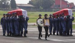 Kapolri Pimpin Upacara Penyerahan 2 Jenazah Korban Helikopter Jatuh